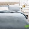 AmazonBasics – Juego de ropa de cama con funda nórdica de microfibra y 2 fundas de almohada – 200 x 200 cm, gris scuro