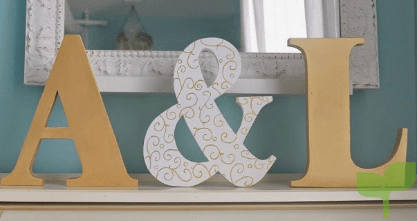 letras doradas 1 - Ideas para decorar letras de madera
