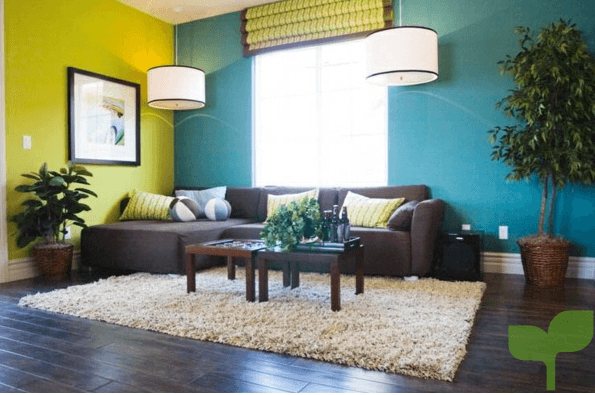 pared con amarillo y turquesa - Ideas para decorar las paredes de un salón