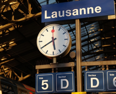 ¡Viaja en el tiempo con el reloj de estación de tren más auténtico!