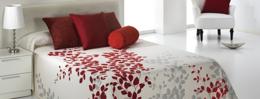 Viste tu cama de pasión con nuestras fundas nórdicas rojas y blancas