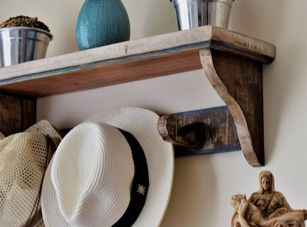 Descubre las mejores mesas de cocina alta para ahorrar espacio y dar estilo a tu hogar